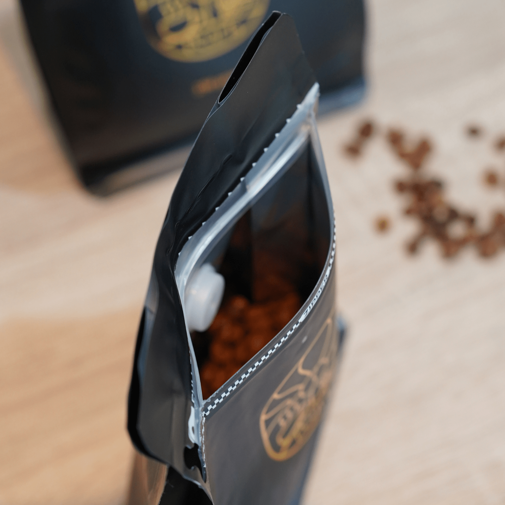 Premium Yemeni Harazi coffee beans close-up, medium roast, single-origin Haraz mountains — The Coffee Pearls